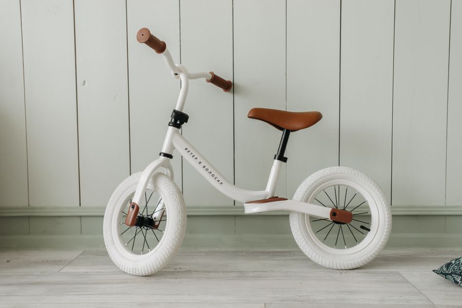 Bicicleta de equilibrio infantil de madera