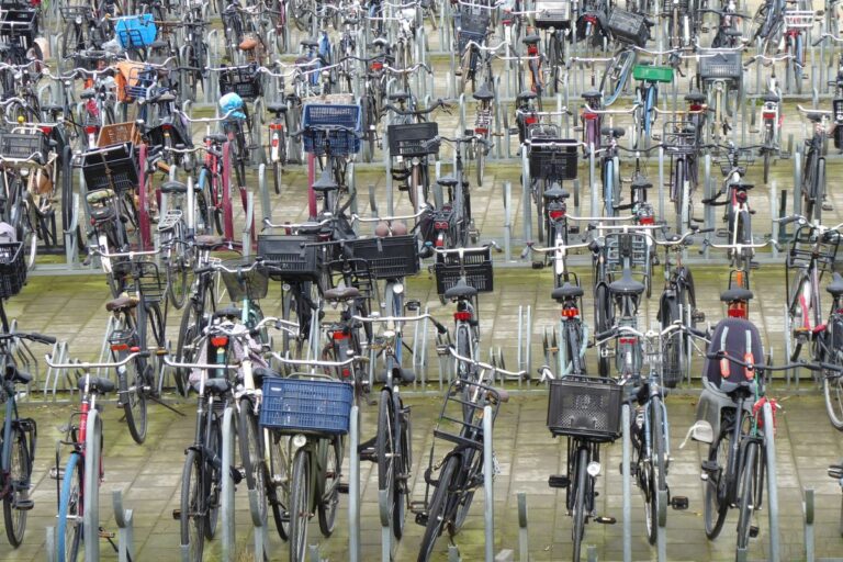 Estacionamiento bicicletas transporte urbano
