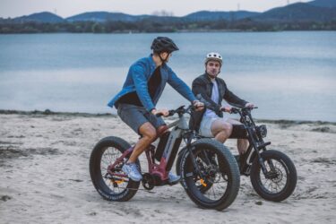 Paseo en bicicletas eléctricas playa
