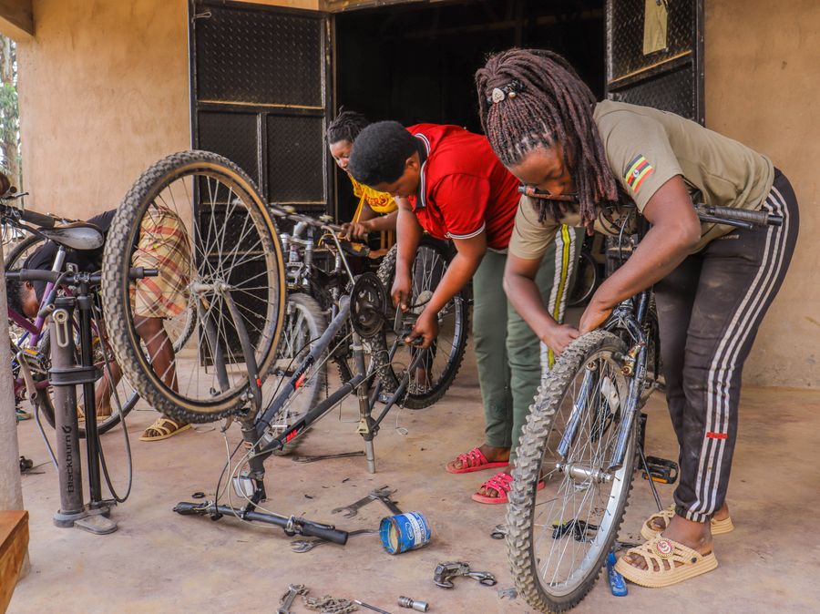 Reparación colaborativa de bicicletas mensual