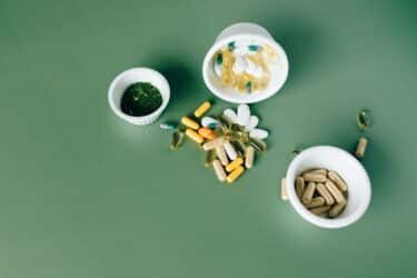 Suplementos cognitivos herbales y vitamínicos