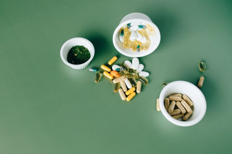 Suplementos cognitivos herbales y vitamínicos