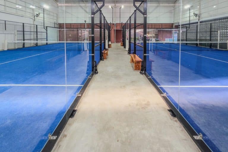 Pistas de pádel indoor modernas