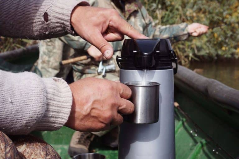 Termo para bebidas calientes en pesca